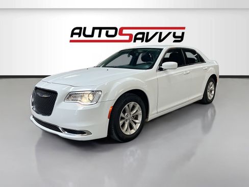 Used 2023 Chrysler 300 Touring image 3