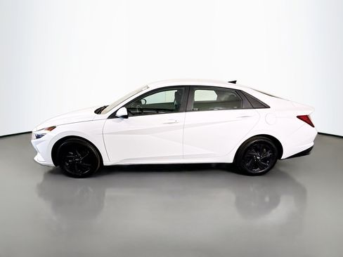 Used 2022 Hyundai Elantra SEL w/ Convenience Package FWD image 6