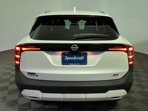 Certified 2025 Nissan Kicks SR FWD image 6