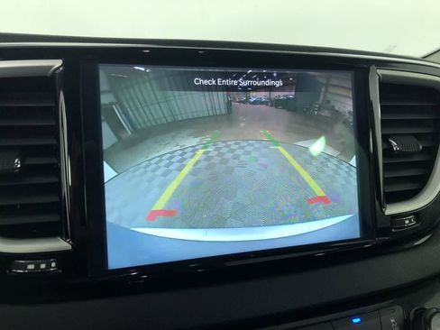 Used 2023 Chrysler Pacifica Touring-L FWD image 17