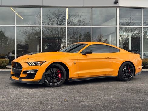 Used 2022 Ford Mustang Shelby GT500 w/ Technology Package image 2