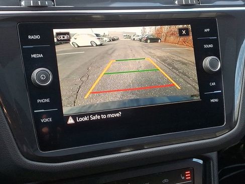 Used 2022 Volkswagen Tiguan SE R-Line image 19