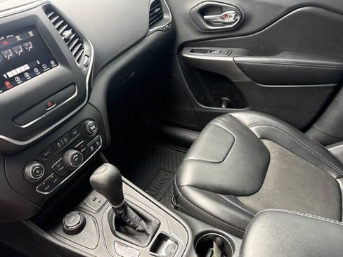 Used 2019 Jeep Cherokee Latitude Plus AWD/4WD image 21