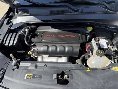 Used 2018 Jeep Compass Latitude w/ Cold Weather Group AWD/4WD image 9