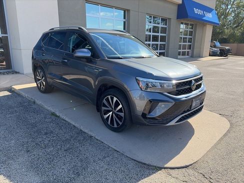 Certified 2023 Volkswagen Taos SE image 1