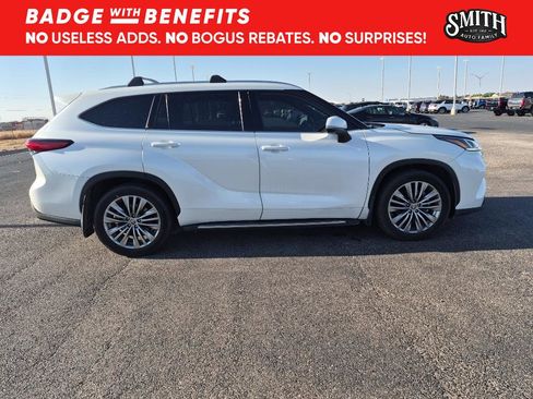 Used 2021 Toyota Highlander Platinum image 3