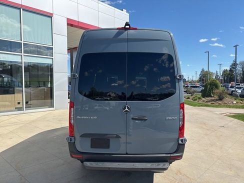 Used 2024 Mercedes-Benz Sprinter 2500 image 6