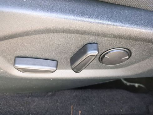 Used 2019 Ford Explorer XLT w/ Equipment Group 201A image 17