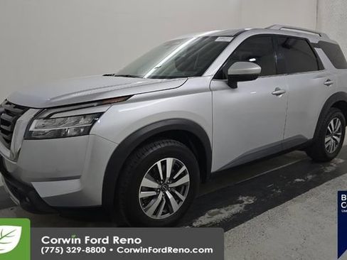 Used 2023 Nissan Pathfinder SL image 4