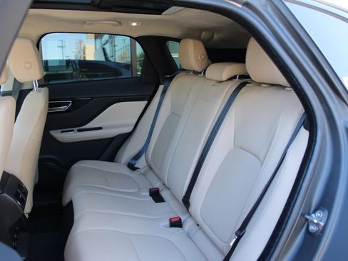 Used 2020 Jaguar F-PACE Premium image 27