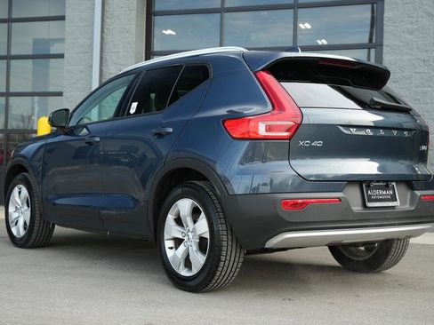 Used 2021 Volvo XC40 T5 Momentum w/ Premium Package image 29