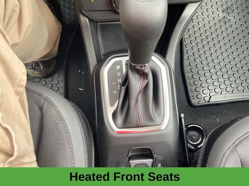 Used 2023 Jeep Renegade Latitude w/ Sun/Sound Group image 21