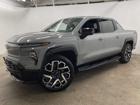 Used 2025 Chevrolet Silverado EV RST AWD/4WD image 1