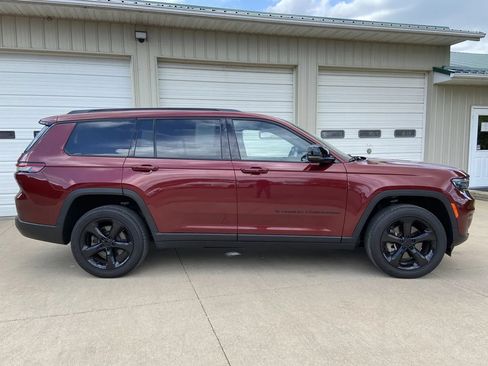 Used 2023 Jeep Grand Cherokee L Laredo AWD/4WD image 6