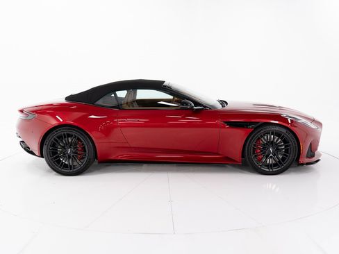 Used 2025 Aston Martin DB12 Convertible image 15