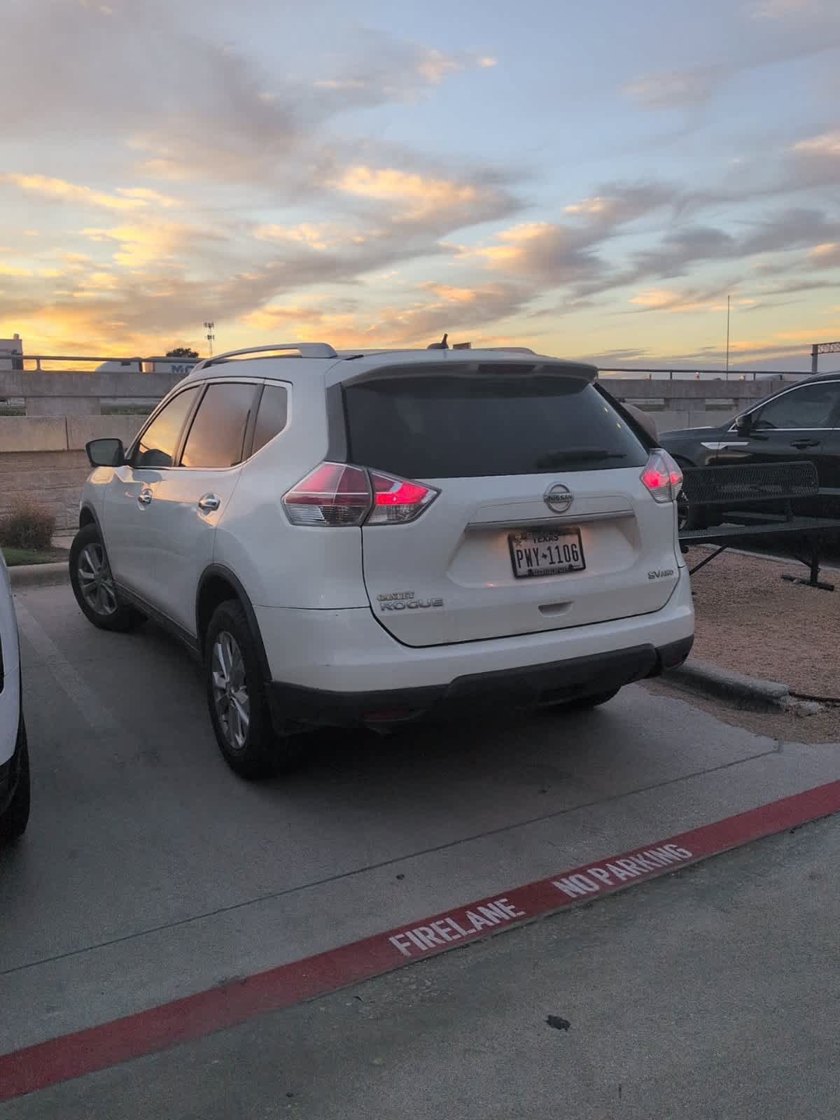 Used 2015 Nissan Rogue SV w/ SV Premium Package AWD/4WD image 3