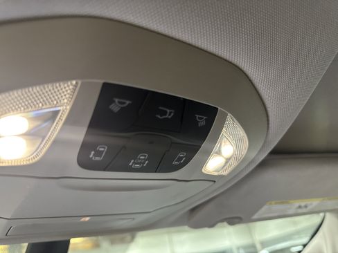 Used 2024 Chrysler Pacifica Select image 24