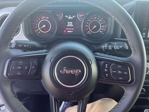 Used 2025 Jeep Wrangler Unlimited Sport AWD/4WD image 15