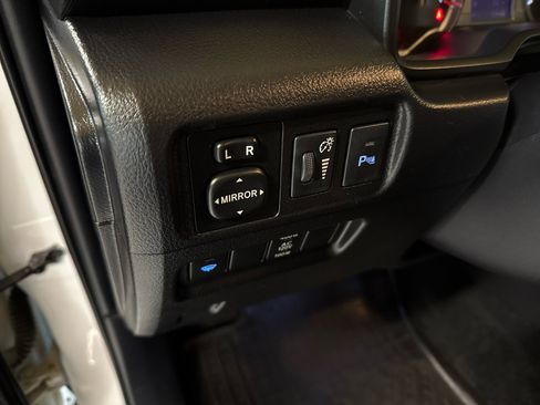 Used 2014 Toyota 4Runner Limited image 28