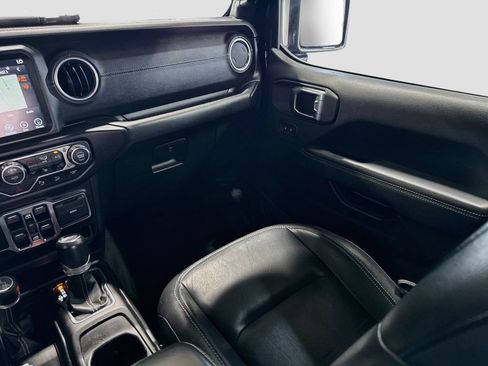 Used 2019 Jeep Wrangler Unlimited Sahara AWD/4WD image 22