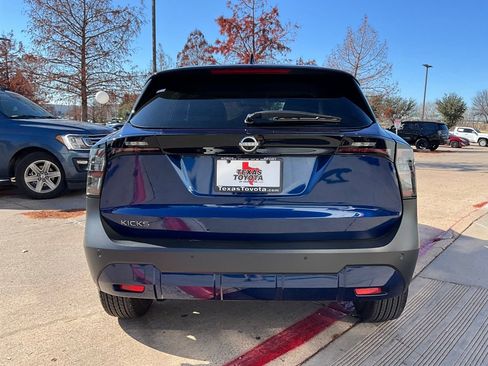 Used 2025 Nissan Kicks SV image 7
