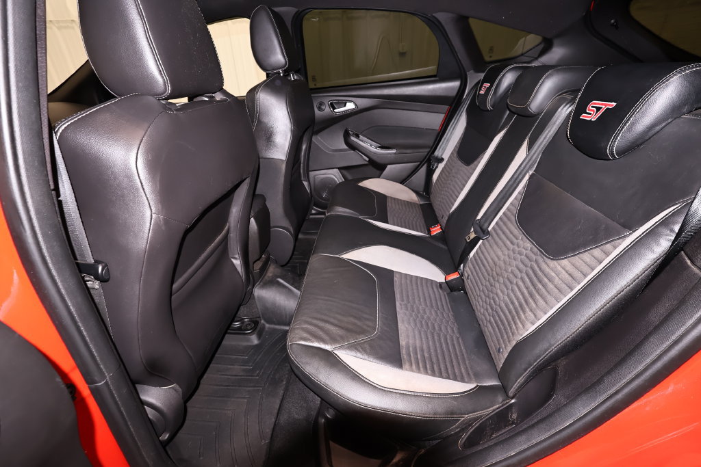 Used 2015 Ford Focus ST w/ Equipment Group 401A FWD image 11