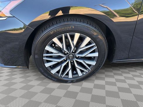 Used 2025 Nissan Altima 2.5 SV FWD image 21