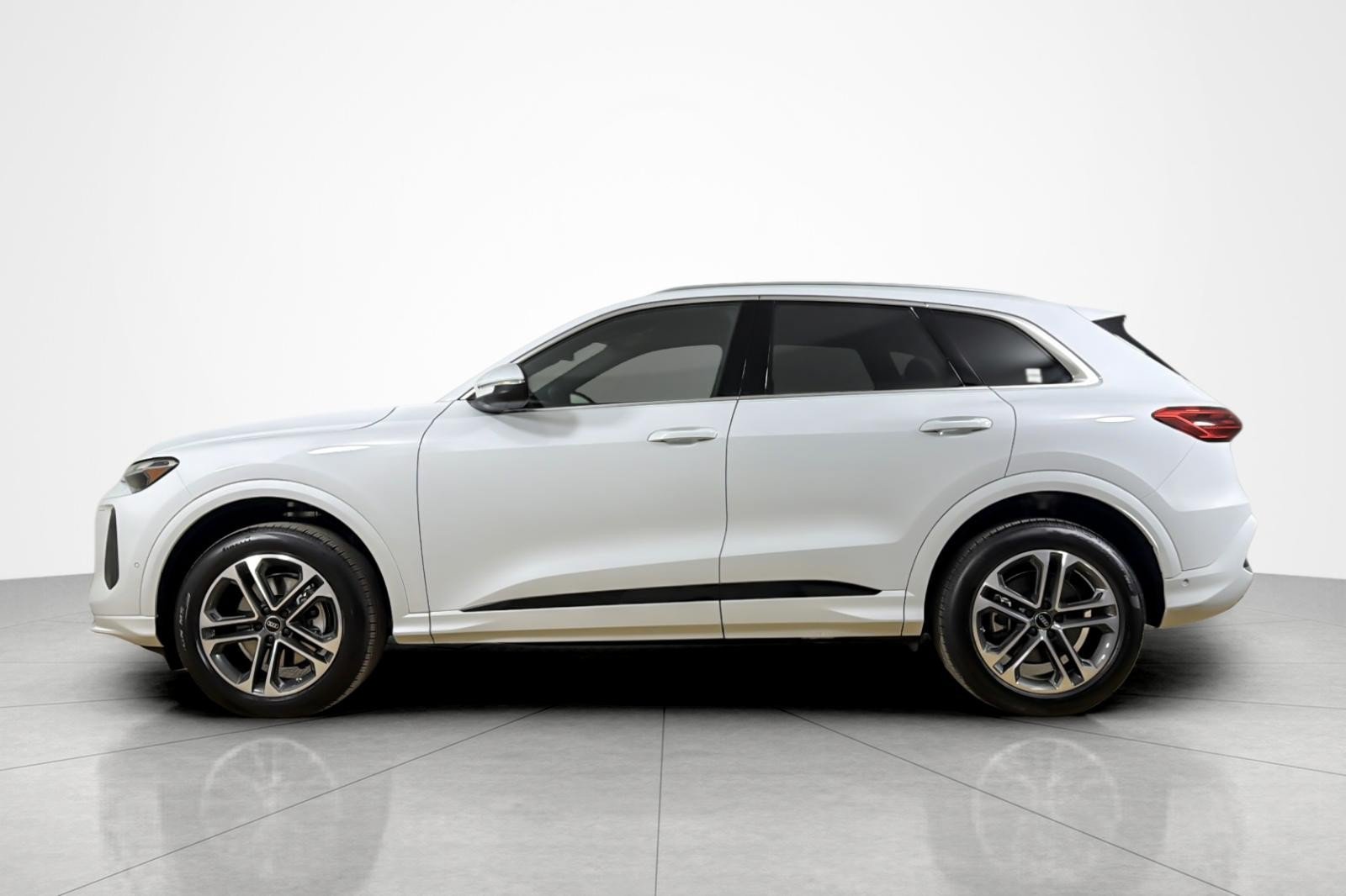 Used 2026 Audi Q5 Premium AWD/4WD image 2