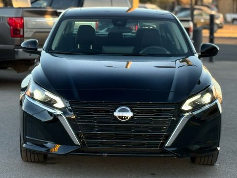 Used 2024 Nissan Altima 2.5 SV w/ SV Premium Package image 4