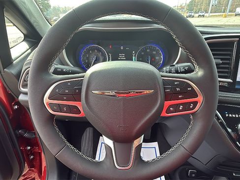 New 2026 Chrysler Pacifica Select image 22