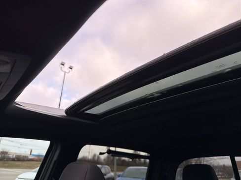 Used 2016 Toyota Tacoma TRD Off-Road w/ Premium & Technology Package image 14