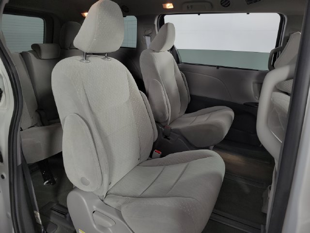 Used 2018 Toyota Sienna LE AWD/4WD image 17