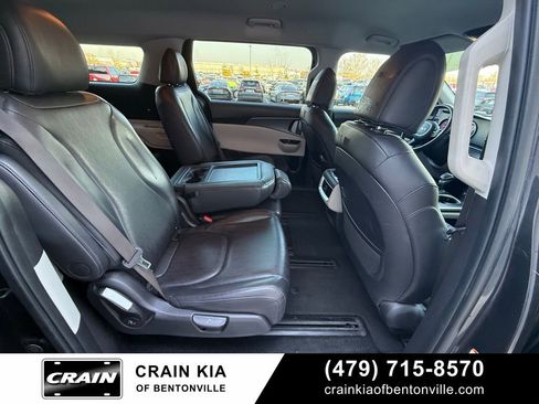 Used 2024 Kia Carnival LX FWD image 31