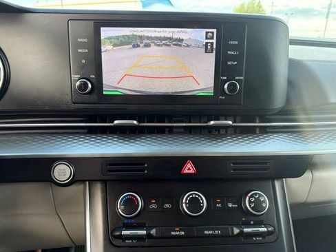 Used 2022 Kia Carnival LX FWD image 23