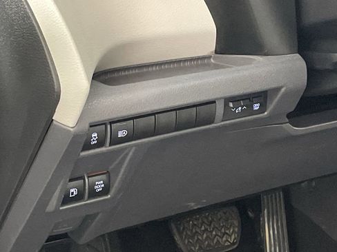 Used 2022 Toyota Sienna LE image 13