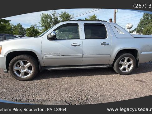 Used 2012 Chevrolet Avalanche LTZ AWD/4WD image 4