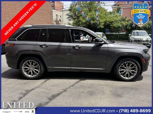 Used 2022 Jeep Grand Cherokee Summit w/ Luxury Tech Group V AWD/4WD image 2