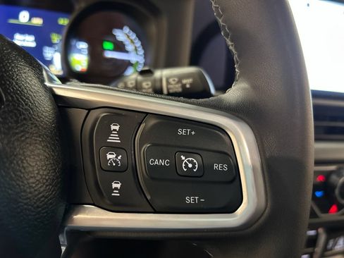 Used 2025 Jeep Wrangler Unlimited Sahara w/ Safety Group AWD/4WD image 22