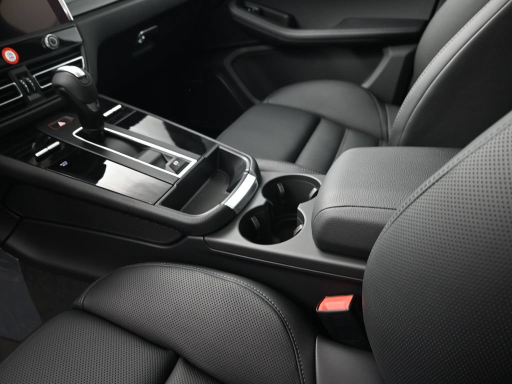 Certified 2026 Porsche Macan AWD/4WD image 22