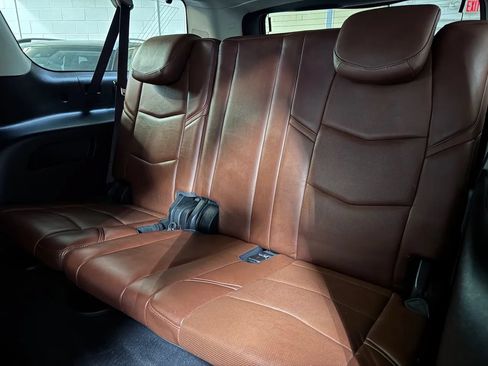 Used 2015 Cadillac Escalade ESV Luxury AWD/4WD image 16