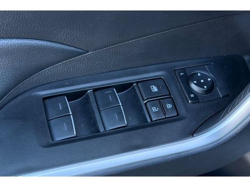 Used 2024 Toyota RAV4 XLE FWD image 12