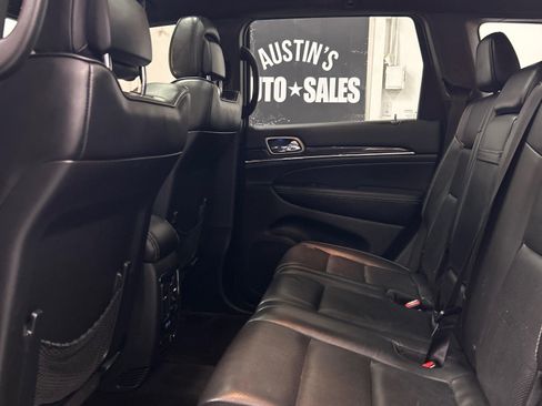 Used 2017 Jeep Grand Cherokee Overland image 10