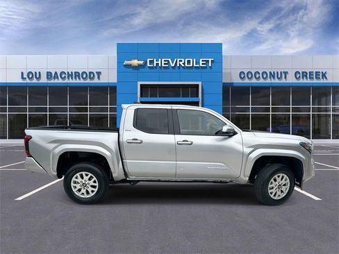 Used 2025 Toyota Tacoma SR5 image 9