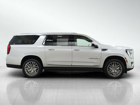 Used 2025 GMC Yukon XL Denali w/ Denali Reserve Package AWD/4WD image 6