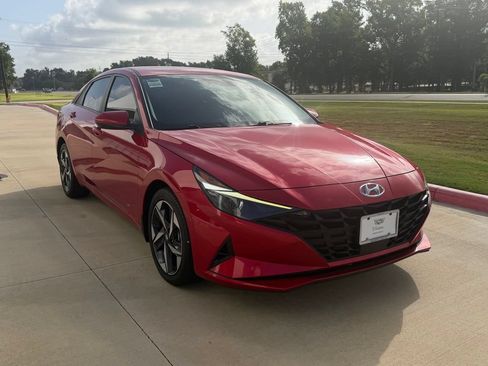 Used 2023 Hyundai Elantra SEL w/ Convenience Package FWD image 9