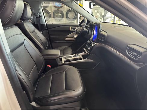 Certified 2023 Ford Explorer Limited w/ Limited Technology Package image 44