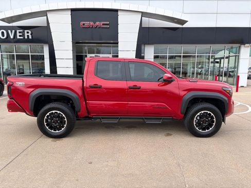 Used 2025 Toyota Tacoma TRD Off-Road image 34
