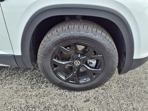 Used 2025 Volkswagen Atlas Peak Edition SE AWD/4WD image 44