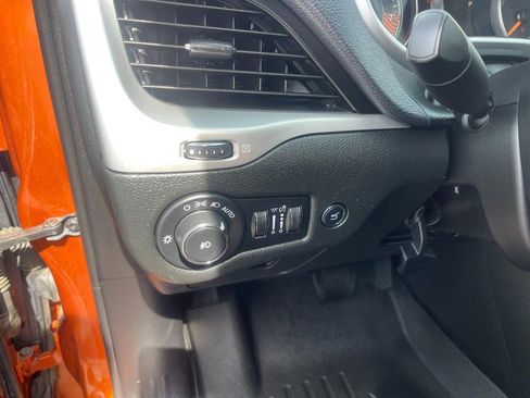 Used 2015 Jeep Cherokee Trailhawk w/ Comfort/Convenience Group AWD/4WD image 17
