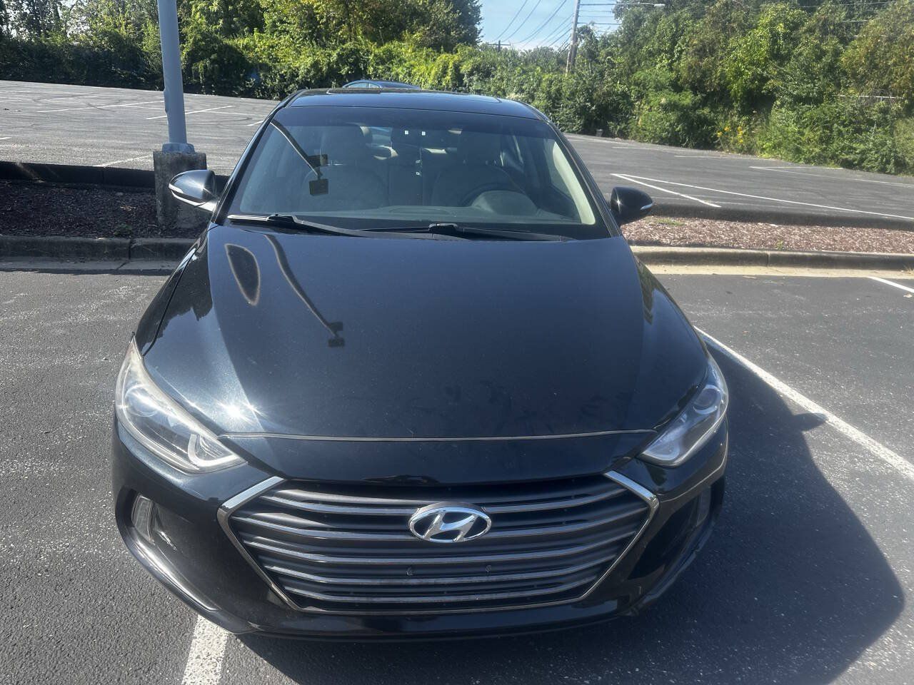 Used 2017 Hyundai Elantra Limited w/ Limited Tech Package 04 FWD image 3